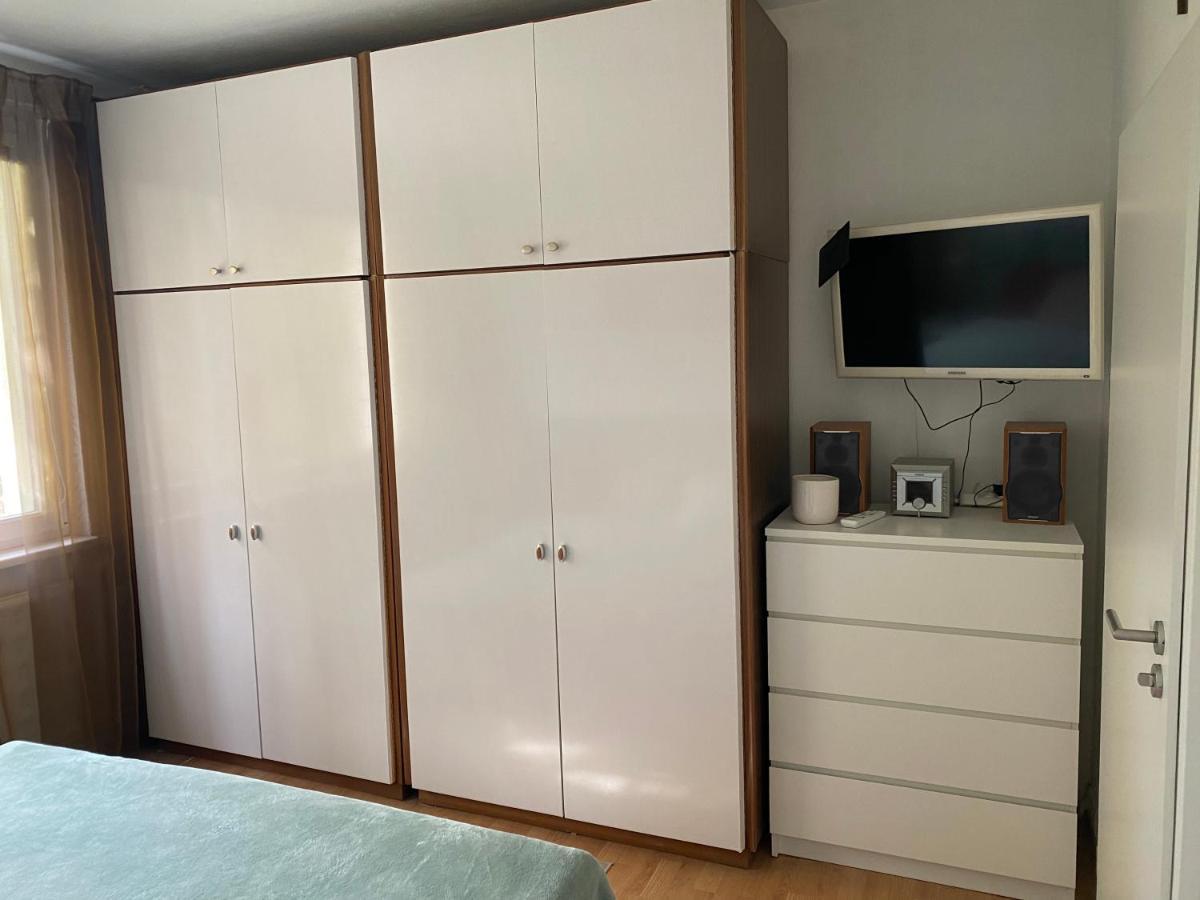 Apartman Neutra Exterior foto